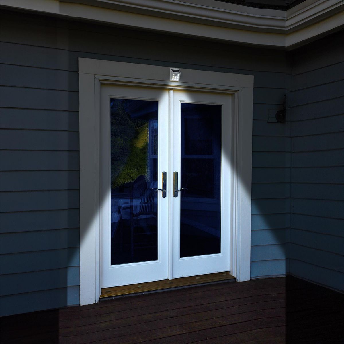 White Solar Wall-Mount Security Light Z905