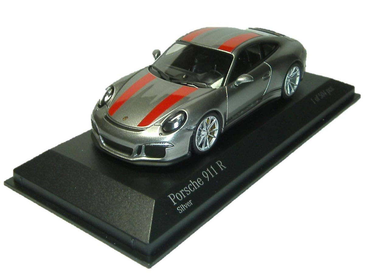 Silver Red 2016 Model Car 1:43 I6933