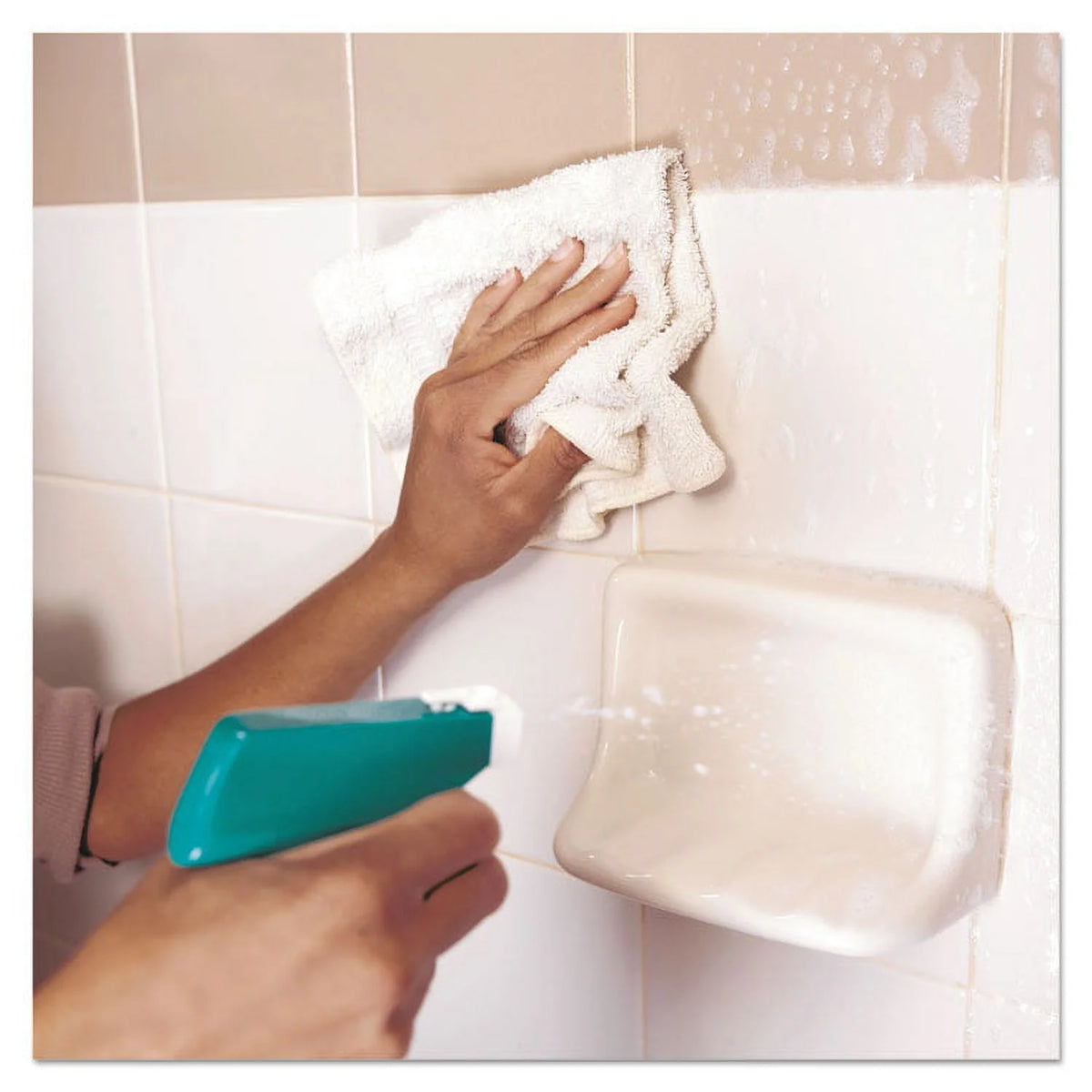 Liquid Cleaner With Bleach One Gallon Bottle U880273