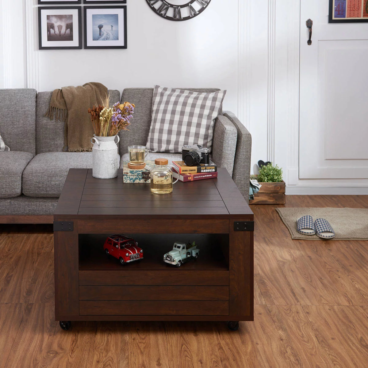Walnut Coffee Table with Casters F89910
