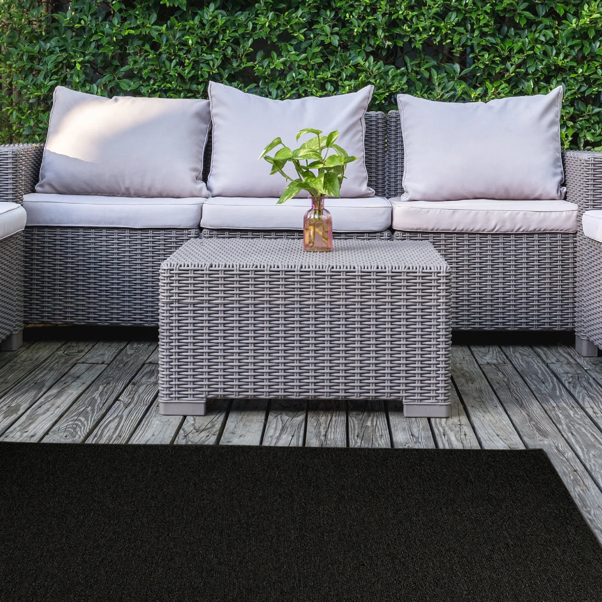 Black 5' x 8' Solid Color Area Rug I411597