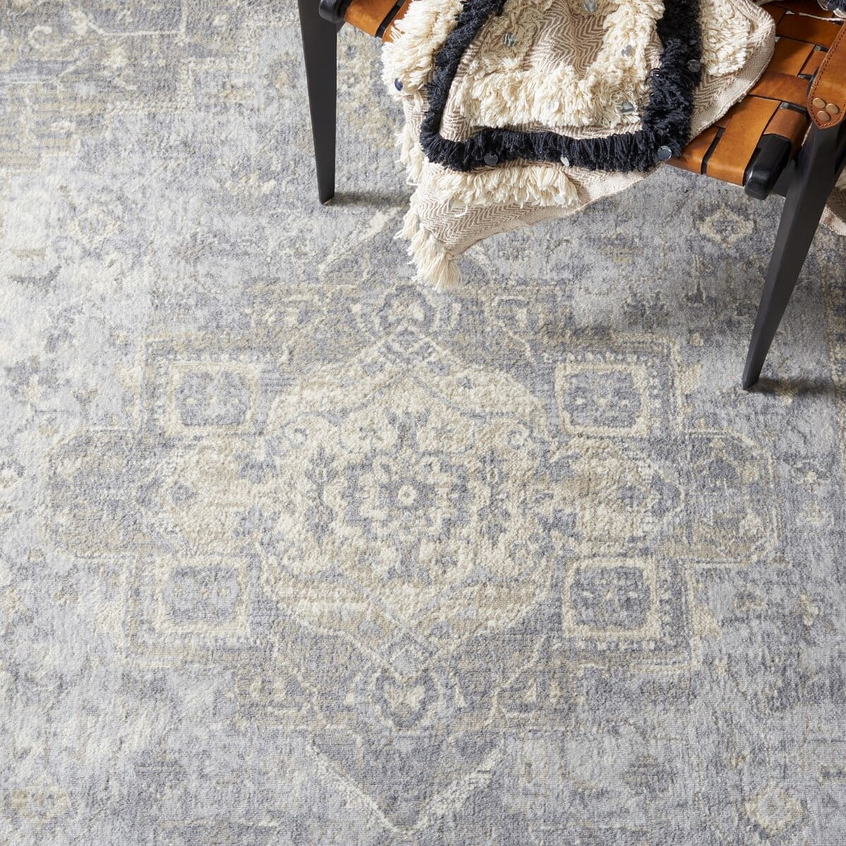 Grey Beige Traditional Area Rug 6' x 9' L10448