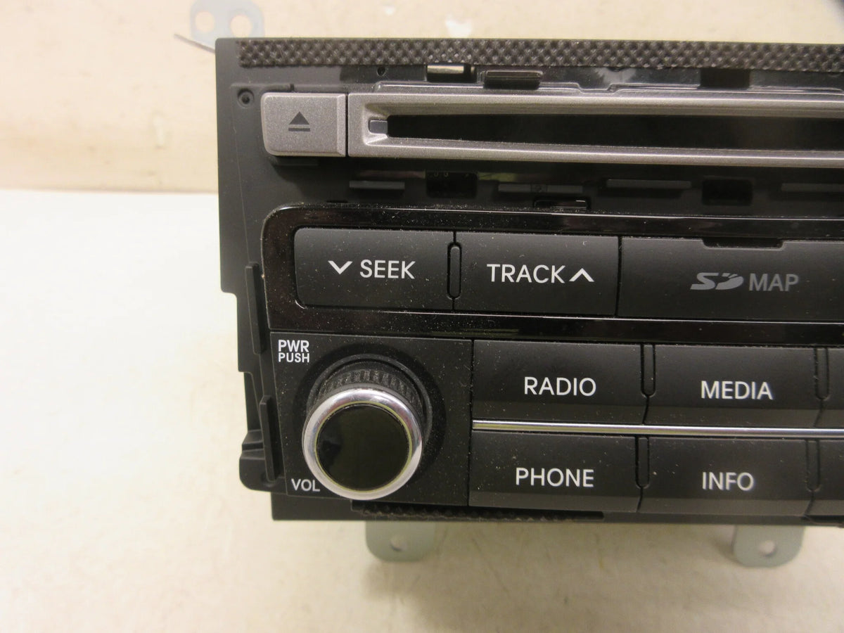 Pre-Owned AM FM CD Sirius XM Navigation Radio Player Receiver OEM Q74653